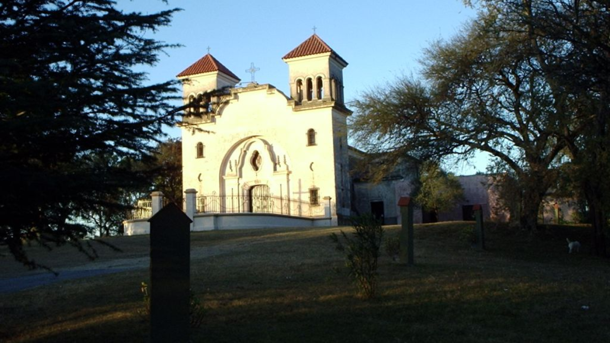 Uno de los principales atractivos es la capilla Nuestra Señora del Carmen, una construcción emplazada en un entorno plenamente natural. Uno de los principales atractivos es la capilla Nuestra Señora del Carmen, una construcción emplazada en un entorno plenamente natural.