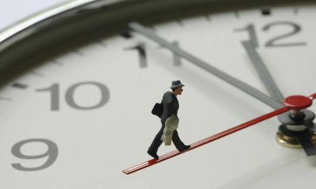 Qienes sufren cronofobia tienen consecuencias que van desde la ansiedad, temor e incluso ataques de pánico. Qienes sufren cronofobia tienen consecuencias que van desde la ansiedad, temor e incluso ataques de pánico.