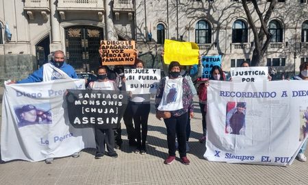 Los familiares se congregaron frente a tribunales Los familiares se congregaron frente a tribunales