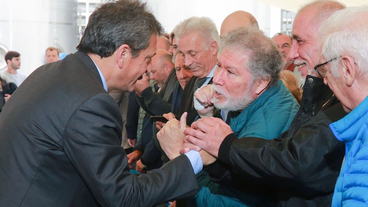 Massa instó al sector lácteo a mantener "precios claros" en las góndolas en los próximos 90 días. Massa instó al sector lácteo a mantener "precios claros" en las góndolas en los próximos 90 días.