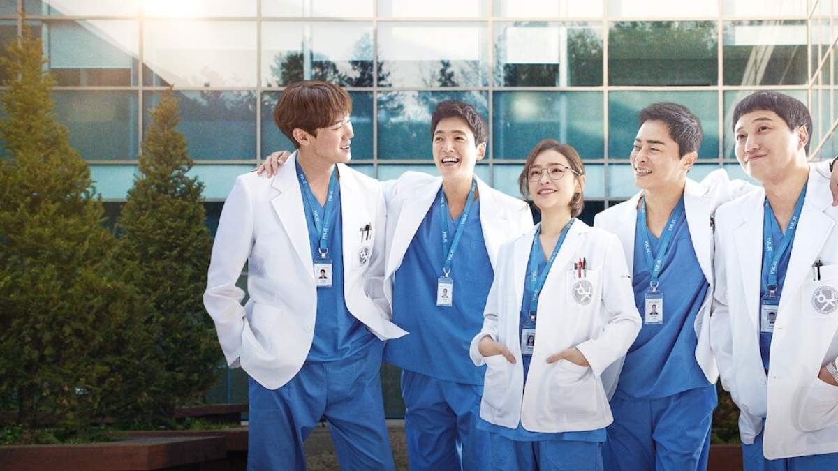 Esta tierna serie coreana relata la vida de cinco médicos.