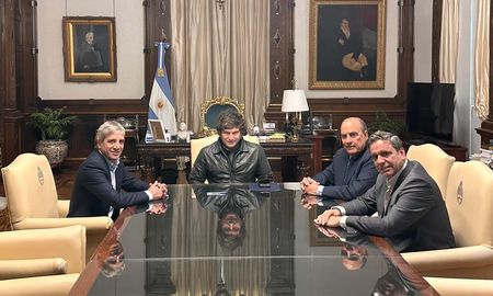 El Gobierno nacional anunció la vuelta del Ministerio del Interior y designó a Lisandro Catalán al frente de la cartera. El Gobierno nacional anunció la vuelta del Ministerio del Interior y designó a Lisandro Catalán al frente de la cartera.