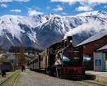 La Trochita destaca a nivel internacional como una de las poquísimas líneas ferroviarias con tracción a vapor que mantiene su actividad comercial regular en el siglo XXI. La Trochita destaca a nivel internacional como una de las poquísimas líneas ferroviarias con tracción a vapor que mantiene su actividad comercial regular en el siglo XXI.