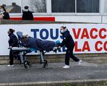 El repunta de las cifras de muertos y contagios se debe sobre todo a la variante inglesa del coronavirus, mucho más contagiosa, que se ha ido extendiendo en Francia en las últimas semanas. El repunta de las cifras de muertos y contagios se debe sobre todo a la variante inglesa del coronavirus, mucho más contagiosa, que se ha ido extendiendo en Francia en las últimas semanas.