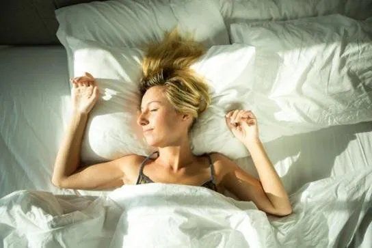 Video viral explica cómo dormir bien.