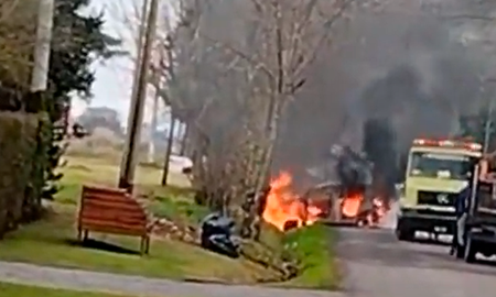 El sujeto advirtió en las primeras horas de este lunes que una garrafa comenzaba a prenderse fuego dentro de su domicilio, por lo que tomó la decisión de sacarla inmediatamente a la calle. El sujeto advirtió en las primeras horas de este lunes que una garrafa comenzaba a prenderse fuego dentro de su domicilio, por lo que tomó la decisión de sacarla inmediatamente a la calle.