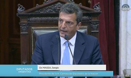 Massa hizo estas declaraciones durante una recorrida por Florencio Varela, en el sur del conurbano, donde participó de la entrega de nuevos móviles de seguridad y ambulancias para ese municipio. Massa hizo estas declaraciones durante una recorrida por Florencio Varela, en el sur del conurbano, donde participó de la entrega de nuevos móviles de seguridad y ambulancias para ese municipio.