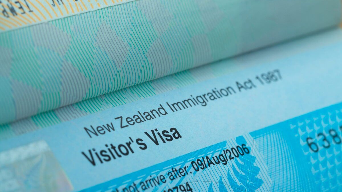 Nueva Zelanda brinda la posibilidad de emigrar a su país con visas que permiten estar hasta 6 meses. Nueva Zelanda brinda la posibilidad de emigrar a su país con visas que permiten estar hasta 6 meses.