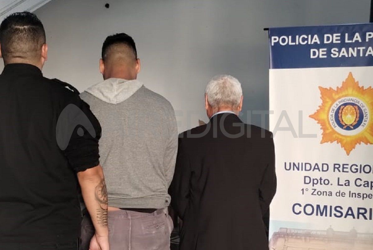 Cerca de las 9, los delincuentes fueron atrapados por el propio jefe de la dependencia que participó de la investigación. Cerca de las 9, los delincuentes fueron atrapados por el propio jefe de la dependencia que participó de la investigación.