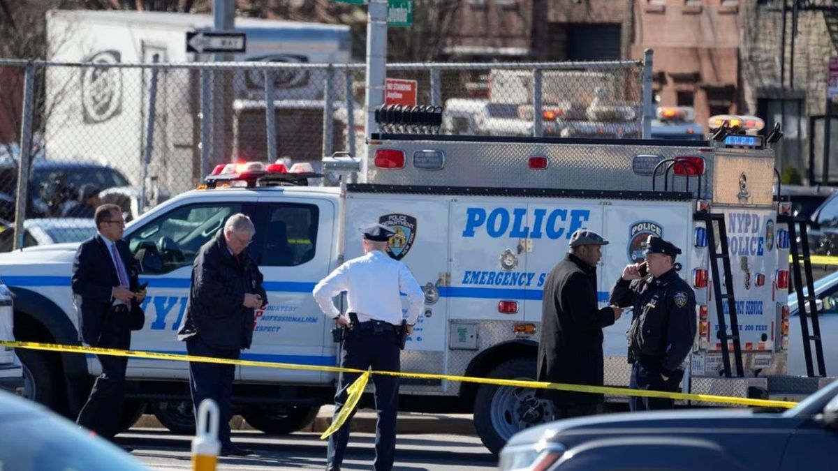 Un camión subió a una vereda en Brooklyn y golpeó a varios peatones. Las primeras informaciones descartan un atentado terrorista.