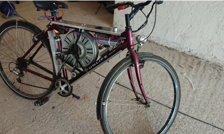 Así es la bicicleta eléctrica que utiliza un motor de lavarropas y tiene una velocidad superior a los 100 km/h. Así es la bicicleta eléctrica que utiliza un motor de lavarropas y tiene una velocidad superior a los 100 km/h.