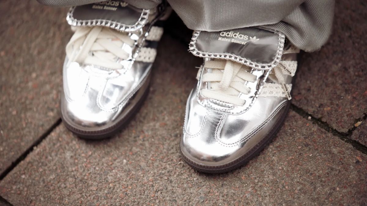 Zapatillas plateadas: el nuevo neutro del otoño-invierno.
