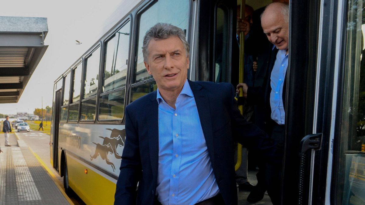 Fuentes parlamentarias indicaron que Ritondo (del riñón de Mauricio Macri) señaló que no tiene intención de ser presidente de la Cámara de Diputados, el cuerpo en el que se encamina a ser reelecto el riojano Menem. Fuentes parlamentarias indicaron que Ritondo (del riñón de Mauricio Macri) señaló que no tiene intención de ser presidente de la Cámara de Diputados, el cuerpo en el que se encamina a ser reelecto el riojano Menem.