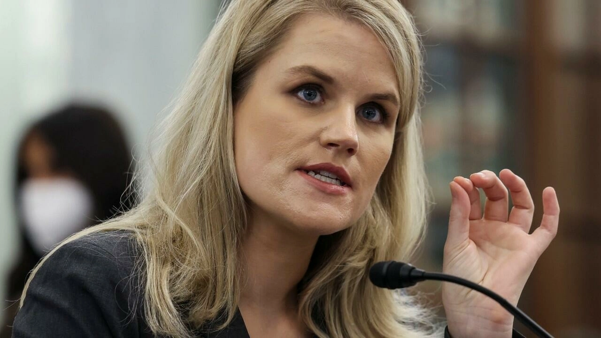 Una exempleada denuncia a Facebook.