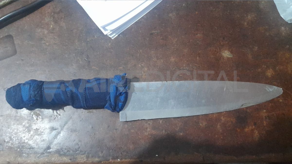 Un joven de 19 años fue detenido cuando llevaba una cuchilla de carnicero.