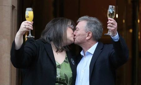 La reacción de una pareja que gana 150 millones de dólares en la lotería sorprende a muchos