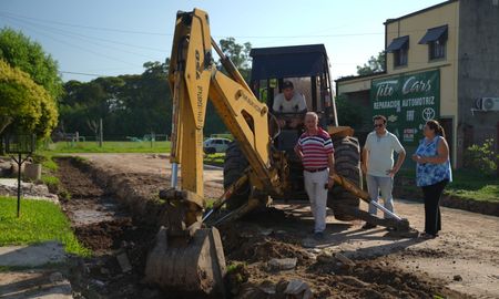 El Gobierno de Recreo busca pavimentar ocho cuadras de calle San Martín, pero el Concejo no lo trata. El Gobierno de Recreo busca pavimentar ocho cuadras de calle San Martín, pero el Concejo no lo trata.