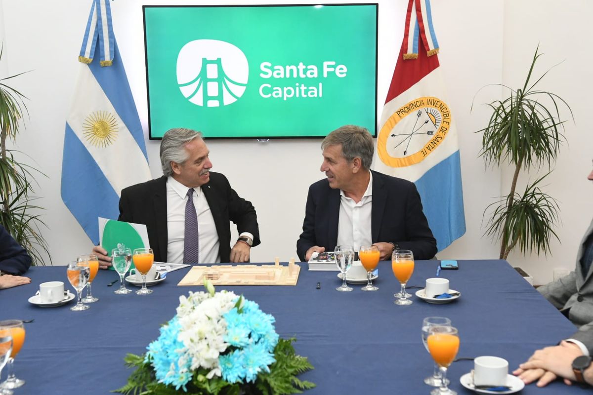 El intendente de Santa Fe Emilio Jatón recibió este viernes al presidente Alberto Fernández.