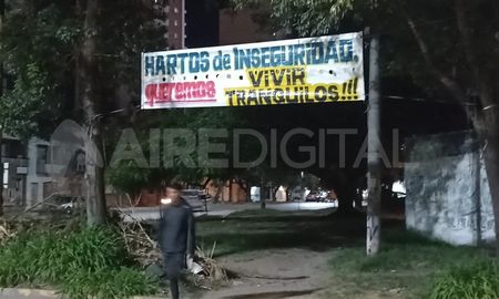 Los vecinos del barrio Mariano Comas colgaron pasacalles en reclamo de medidas para prevenir la inseguridad. Los vecinos del barrio Mariano Comas colgaron pasacalles en reclamo de medidas para prevenir la inseguridad.