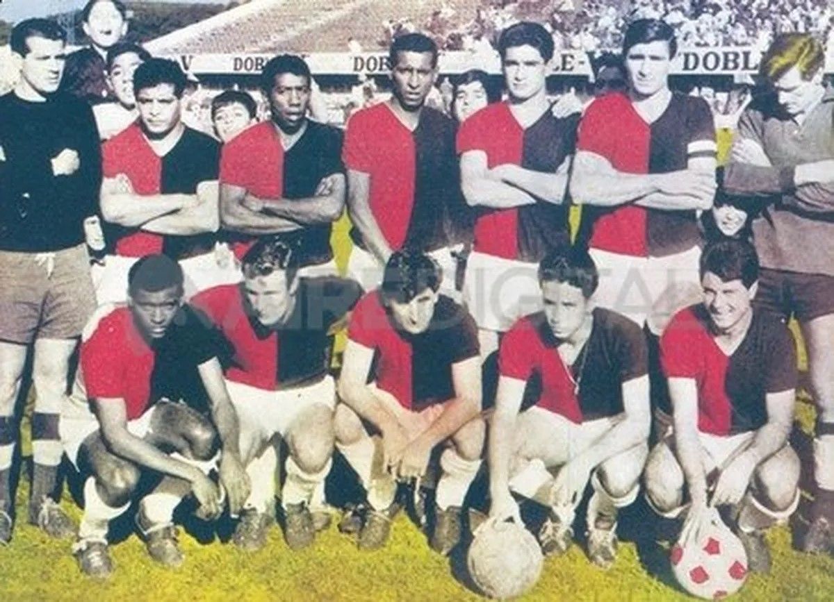Tremonti tuvo dos ciclos en Colón: en 1965, cuando llegó proveniente de Sarmiento de Junín (jugó 40 partidos, y logró el ascenso a Primera A) y en 1970, cuando retornó tras su paso por Deportivo Morón (y disputó solo 14 encuentros).