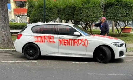 Viral: una mujer pintó el auto de su marido por serle infiel Viral: una mujer pintó el auto de su marido por serle infiel
