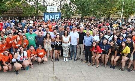 Durante el fin de semana se llevó a cabo un campamento de militantes socialistas en Sauce Viejo. Durante el fin de semana se llevó a cabo un campamento de militantes socialistas en Sauce Viejo.