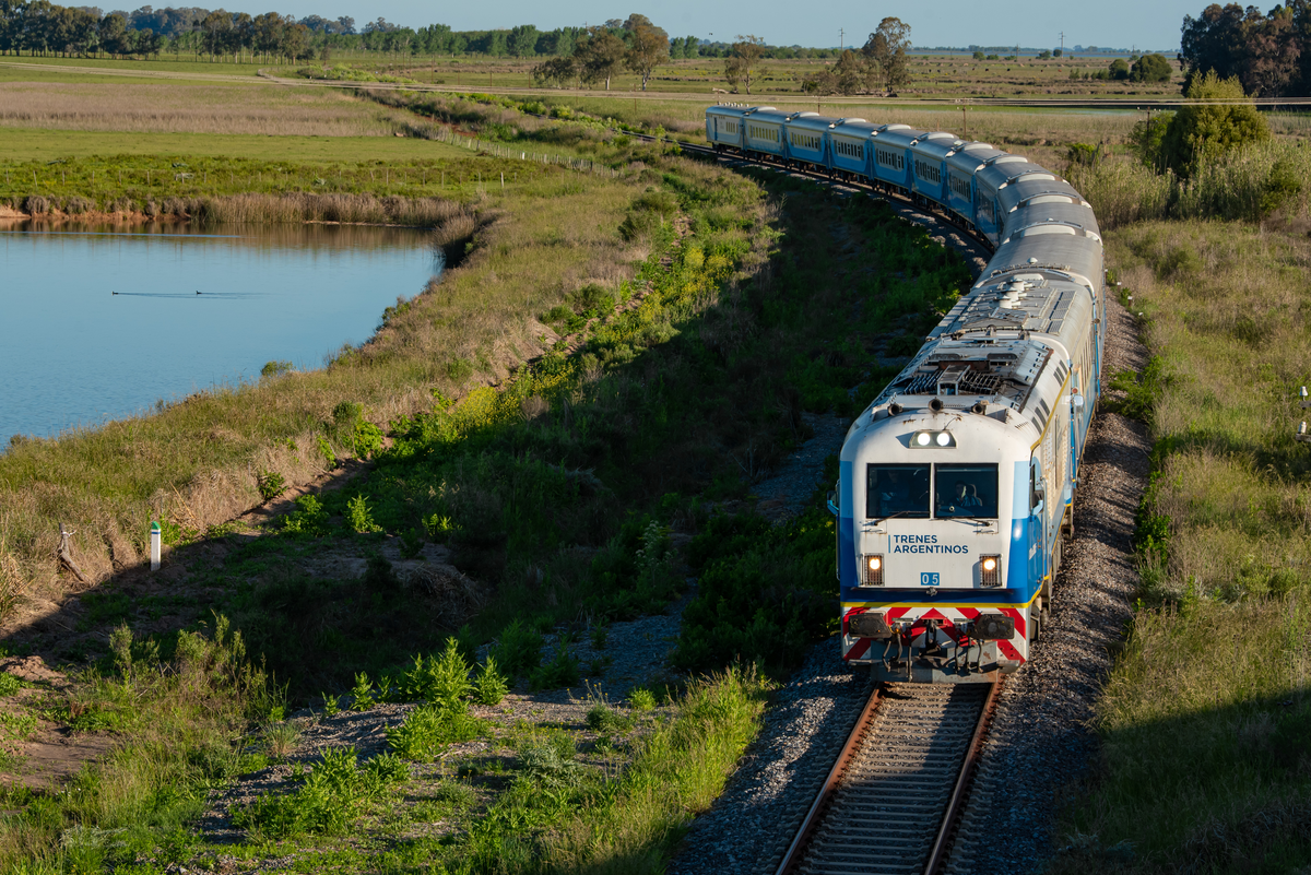 Los pasajes de trenes de Larga Distancia para octubre, que tendrá un fin de semana extra largo, ya se encuentran a la venta, informaron desde Trenes Argentinos. Los pasajes de trenes de Larga Distancia para octubre, que tendrá un fin de semana extra largo, ya se encuentran a la venta, informaron desde Trenes Argentinos.