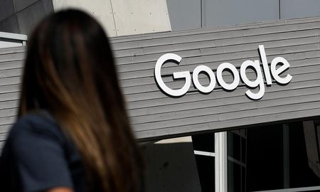 Google recibió una penalidad de 100 millones de euros. Google recibió una penalidad de 100 millones de euros.