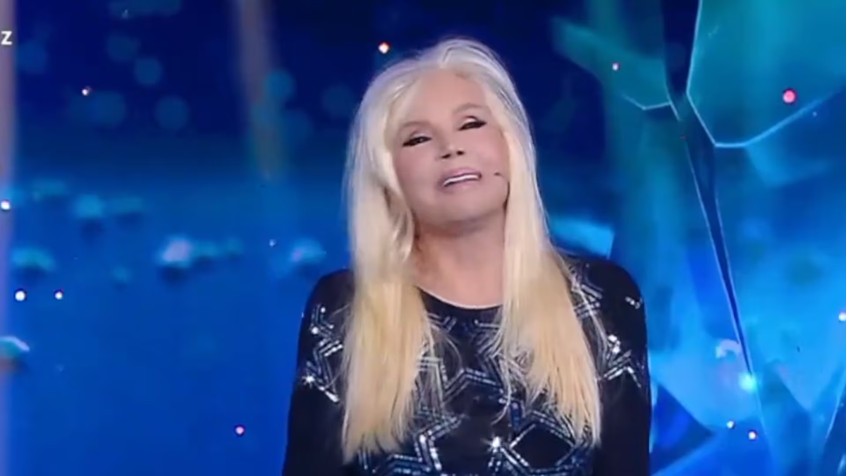 Miguel Romano que peinó a Susana Giménez más de 50 años aseguró que esta parecía “una muñeca abandonada” en su regreso a la televisión. Miguel Romano que peinó a Susana Giménez más de 50 años aseguró que esta parecía “una muñeca abandonada” en su regreso a la televisión.