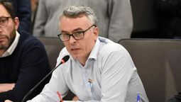 El diputado Esteban Paulón presentó un pedido de informes en la Cámara baja sobre el viaje de la esposa del jefe de Gabinete en la comitiva presidencial.