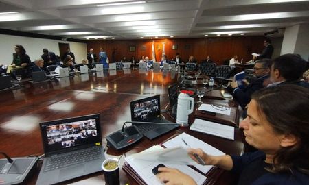 El próximo 17 de junio Bailaque tendrá la última posibilidad de defenderse antes de que se convoque al plenario de ese cuerpo para su suspensión en el cargo. El próximo 17 de junio Bailaque tendrá la última posibilidad de defenderse antes de que se convoque al plenario de ese cuerpo para su suspensión en el cargo.