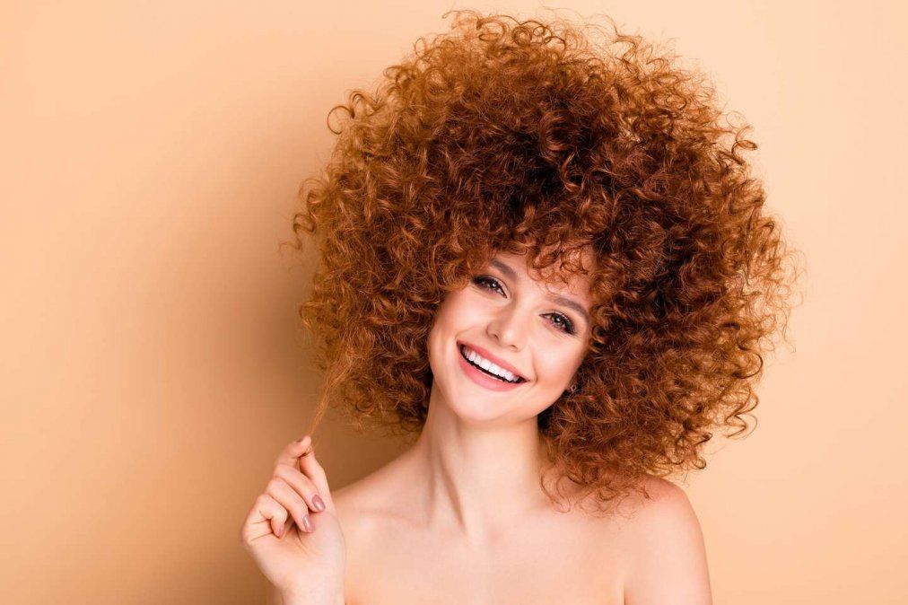 El cuidado del cabello con rulos tiene su particularidad 