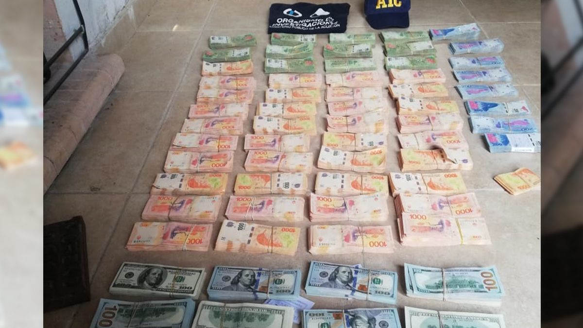 Parte del dinero hallado en la localidad de Malabrigo, donde se encontraba el