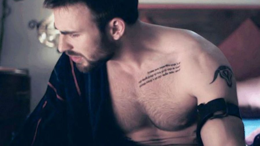 ESTE ES UNO DE SUS TATUAJES MÁS EXTENSOS.