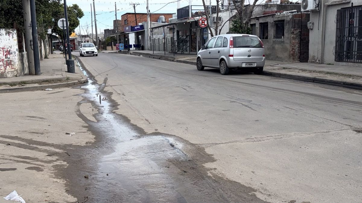 La situación se conoce apenas horas después de que Aguas Santafesinas concluyera la reparación de un caño de grandes dimensiones cuya rotura dejó sin agua potable a todo Alto Verde durante el domingo.
