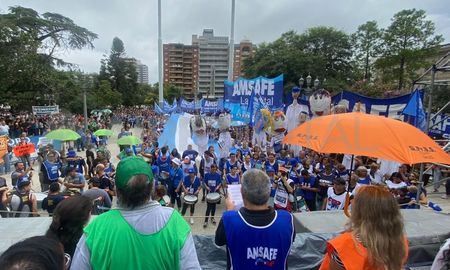 Los nucleados en Siprus decidirán en asamblea si aceptan o rechazan la oferta salarial. Amra ya anunció un paro para este jueves. Los maestros esperan ser convocados. Los nucleados en Siprus decidirán en asamblea si aceptan o rechazan la oferta salarial. Amra ya anunció un paro para este jueves. Los maestros esperan ser convocados.