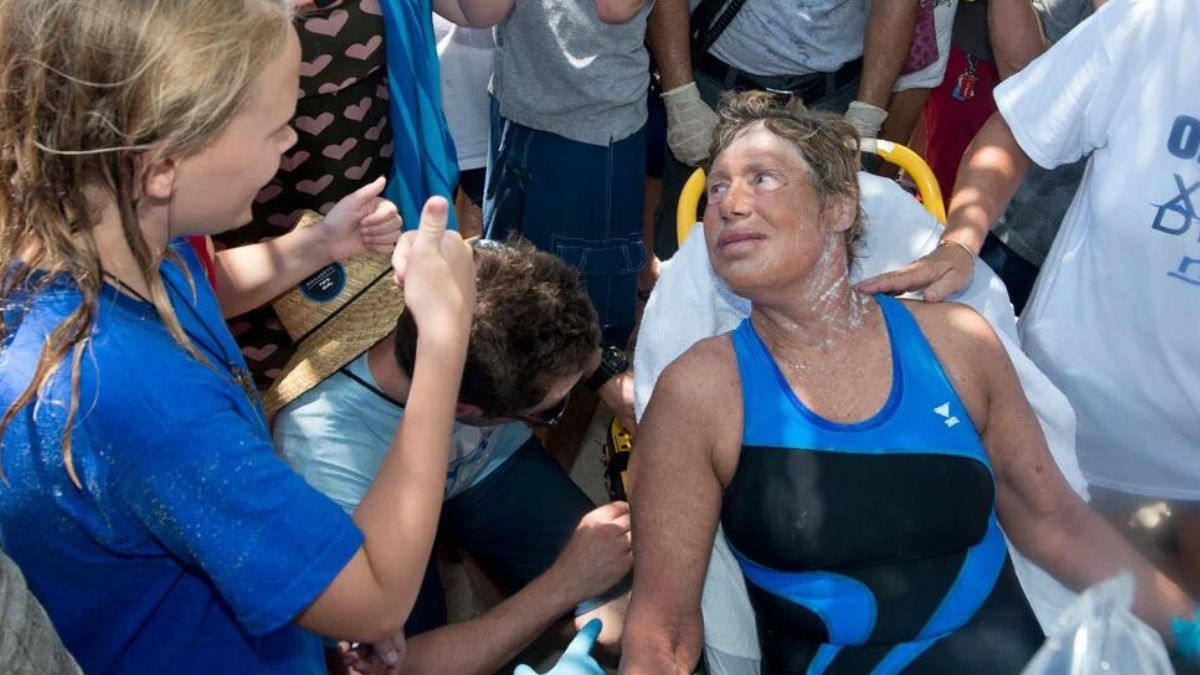 Nyad fue trasladada a un centro médico de Florida para ser examinada luego de completar el trayecto de 177 kilómetros entre Cuba y Cayo Hueso. Estaba deshidratada y extenuada, pero infinitamente feliz. “Lo hice”, se limitó a decirles a los periodistas que aguardaron su llegada a territorio estadounidense. Nyad fue trasladada a un centro médico de Florida para ser examinada luego de completar el trayecto de 177 kilómetros entre Cuba y Cayo Hueso. Estaba deshidratada y extenuada, pero infinitamente feliz. “Lo hice”, se limitó a decirles a los periodistas que aguardaron su llegada a territorio estadounidense.