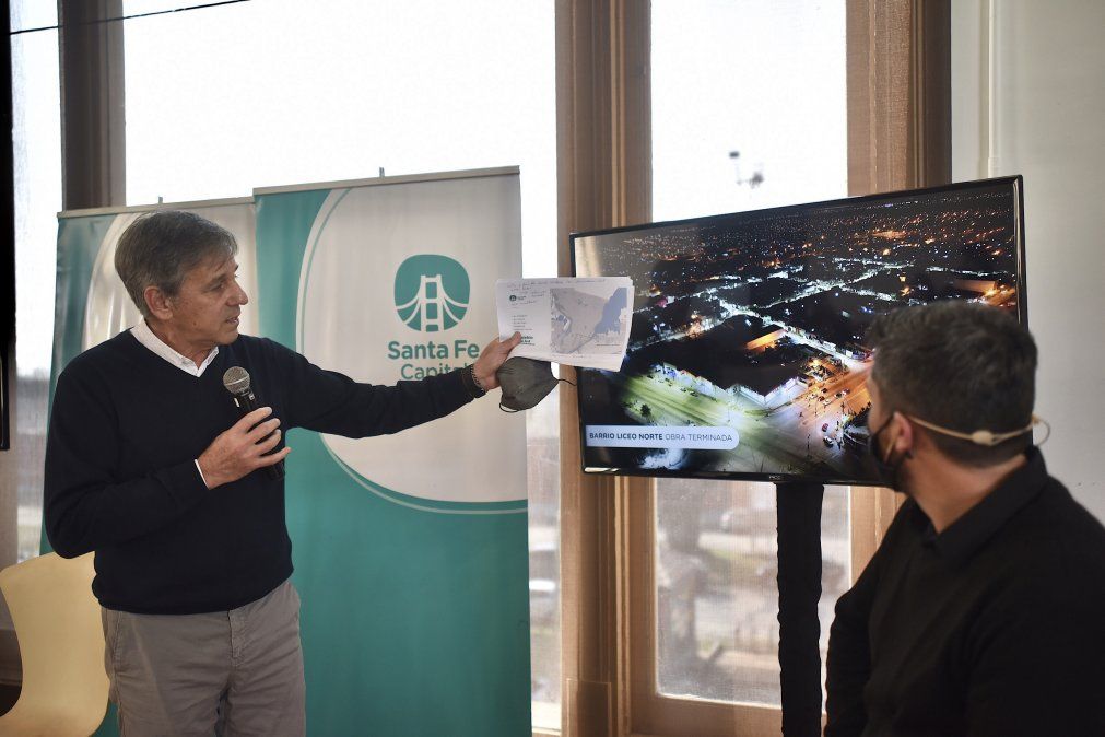 El intendente Emilio Jatón durante la presentación del Plan de Iluminación, este jueves por la mañana. Tras el anuncio, brindó una conferencia de prensa.