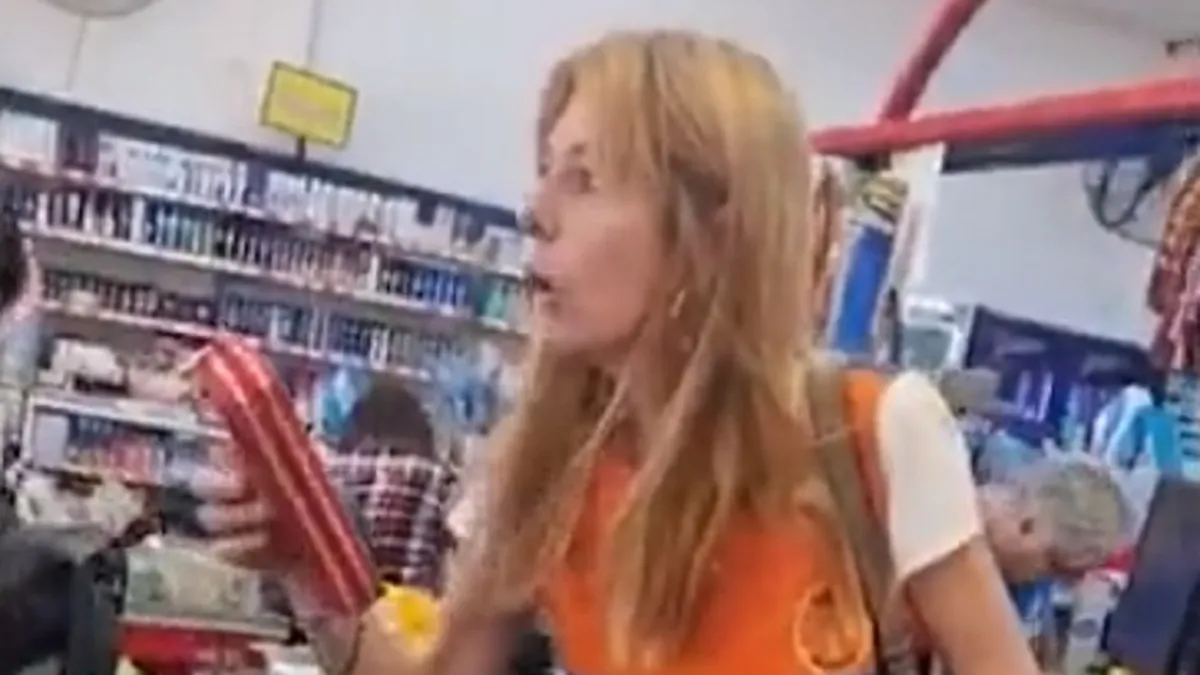 Una maestra fue descubierta mientras robaba en un supermercado: pidió perdón y devolvió todo