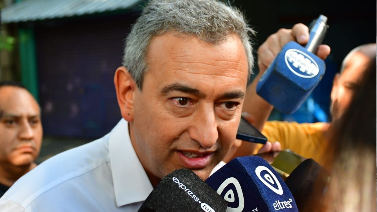 El intendente de Rosario, Pablo Javkin, sospecha que hubo complicidad de las fuerzas de seguridad en el ataque al supermercado del padre de Antonela Roccuzzo.