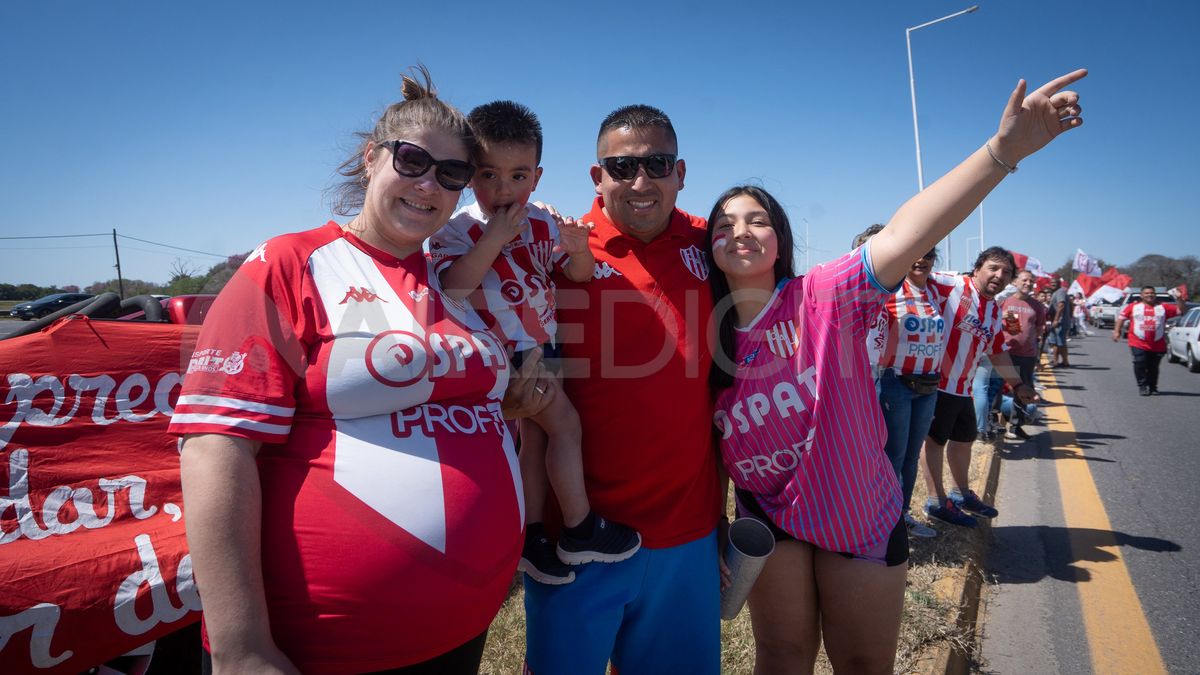 Los hinchas de Unión vivieron una fiesta con el banderazo en la previa del clásico ante Colón.