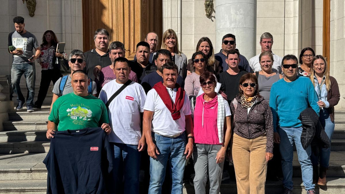 De la reuni&oacute;n en la C&aacute;mara de Diputados participaron los legisladores provinciales Alejandra Rodenas, Claudia Balagu&eacute;, Joaqu&iacute;n Blanco, Lucila De Ponti, Mariano Cuvertino, Carlos Del Frade, la diputada nacional Caren Tepp, entre otros.&nbsp;