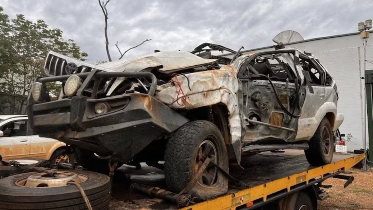 El vehículo donde murió la mujer y una de sus hijas. Foto Queensland Police.