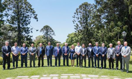 El presidente Alberto Fernández se reunirá el próximo lunes con gobernadores de todo el país para avanzar en la firma de un nuevo Consenso Fiscal. El presidente Alberto Fernández se reunirá el próximo lunes con gobernadores de todo el país para avanzar en la firma de un nuevo Consenso Fiscal.