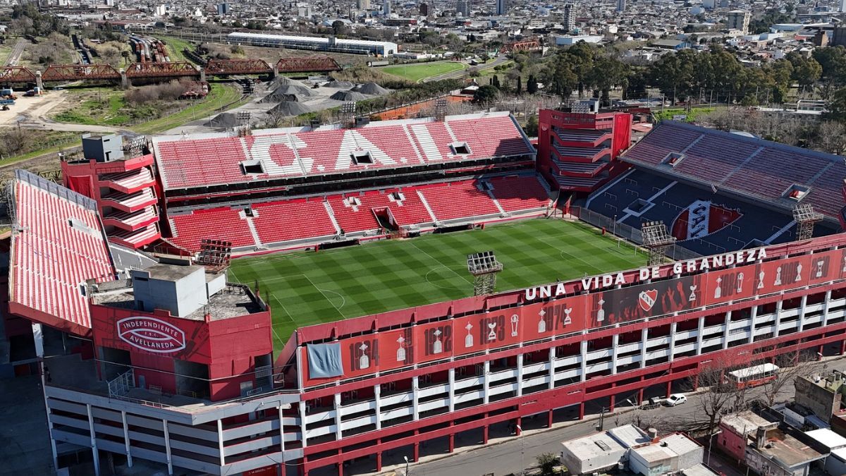 Denuncian por violencia de género a un futbolista de Independiente y la Justicia dictó restricciones
