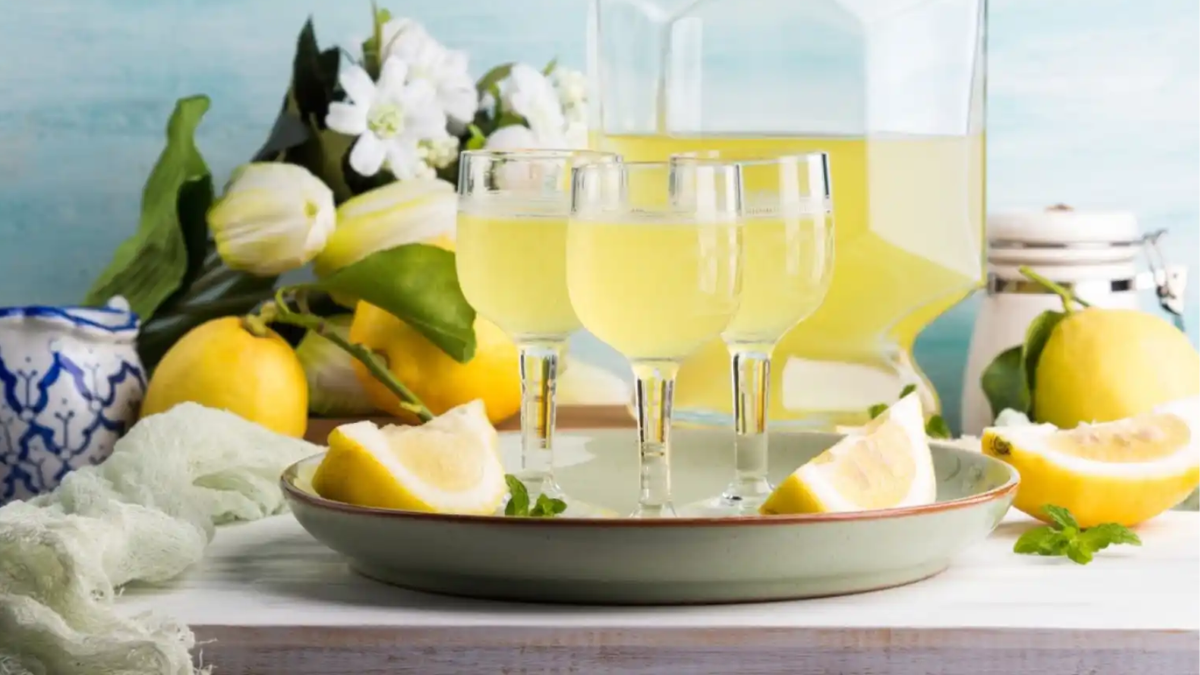 Cómo hacer limoncello casero: la receta fácil y rica para preparar el mejor licor italiano