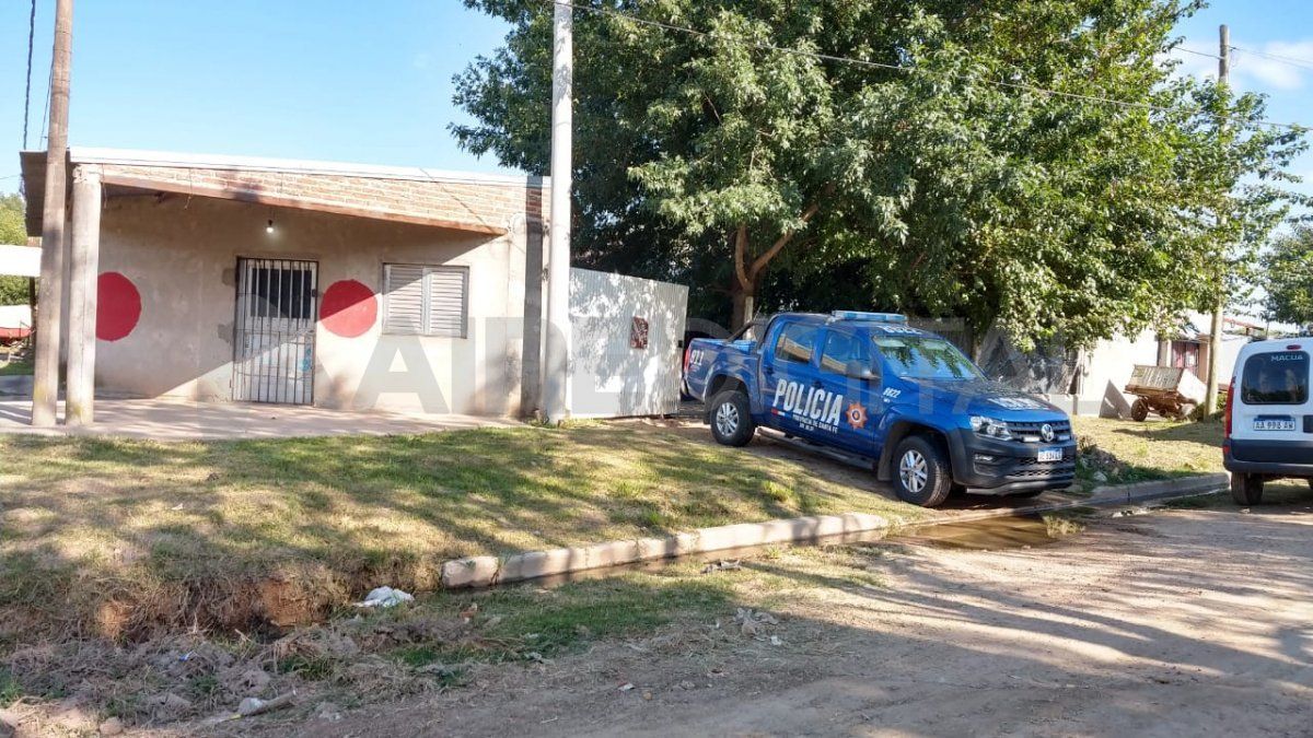 La Agencia de Investigación Criminal realiza un allanamiento en la intersección de Cibils y Fidela Valdez