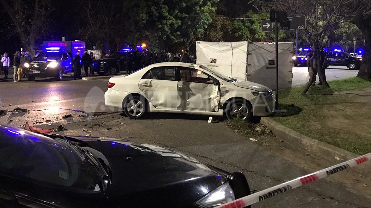 El Corolla fue impactado del lado del acompañante y ahora la Justicia busca determinar qué pasó.&nbsp;