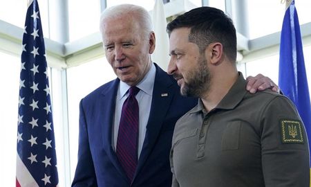 Estados Unidos anunció este miércoles un nuevo paquete de ayuda militar a Ucrania por 1.300 millones de dólares para reforzar su contraofensiva a Rusia. Estados Unidos anunció este miércoles un nuevo paquete de ayuda militar a Ucrania por 1.300 millones de dólares para reforzar su contraofensiva a Rusia.