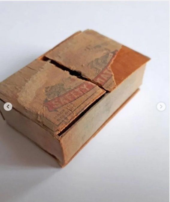 La caja de fósforos donde estaba escondida la carta (Instagram).